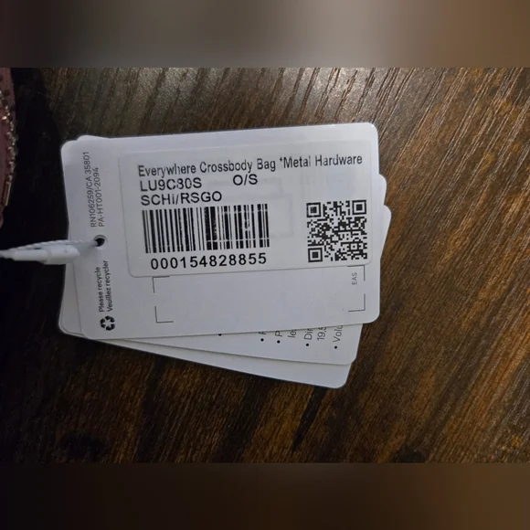 Lululemon Everywhere Crossbody Bag Metal Hardware New - Picture 2 of 3